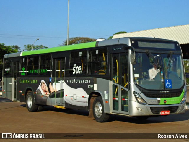 Viação Garcia 8233 na cidade de Maringá, Paraná, Brasil, por Robson Alves. ID da foto: 7178861.