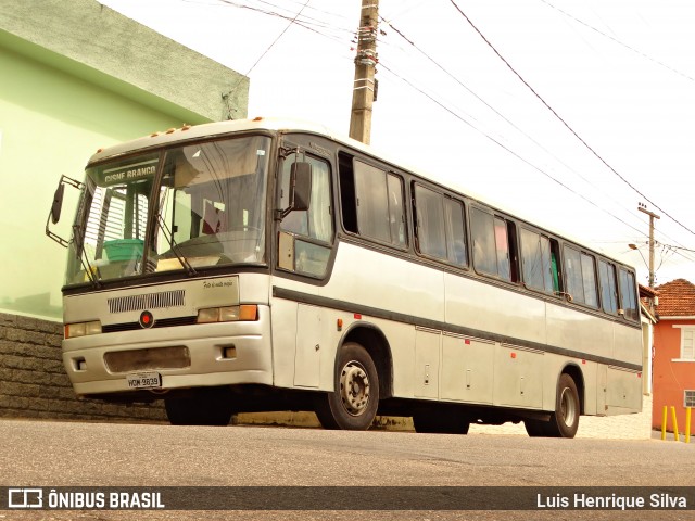 Ônibus Particulares 9839 na cidade de Varginha, Minas Gerais, Brasil, por Luis Henrique Silva. Número da foto: #7179820.