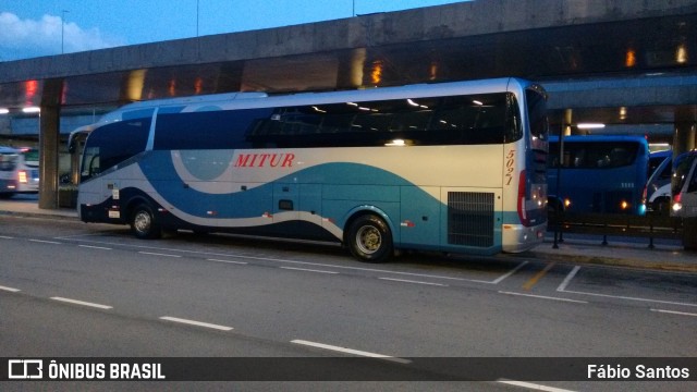 Mitur Turismo e Transportadora Turística 5021 na cidade de Guarulhos, São Paulo, Brasil, por Fábio Santos. ID da foto: 7182549.