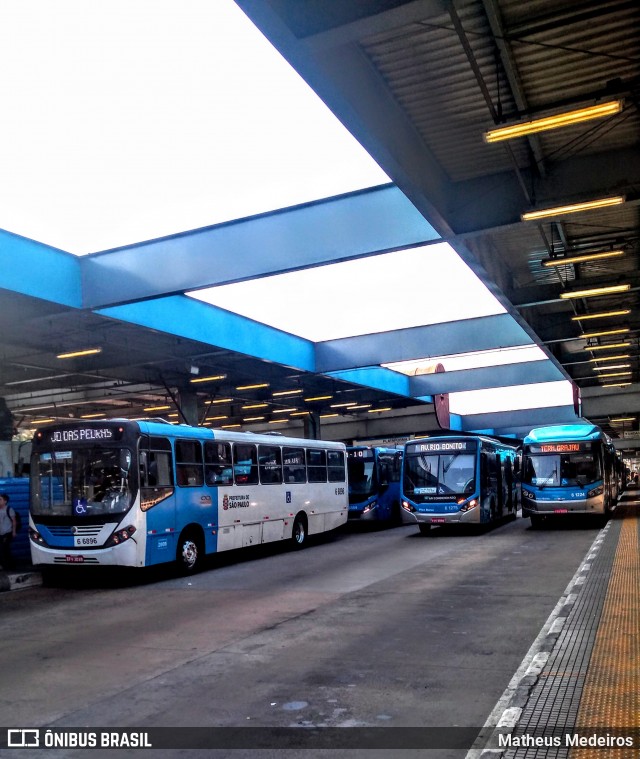 Transwolff Transportes e Turismo 6 6896 na cidade de São Paulo, São Paulo, Brasil, por Matheus Medeiros. ID da foto: 7114944.