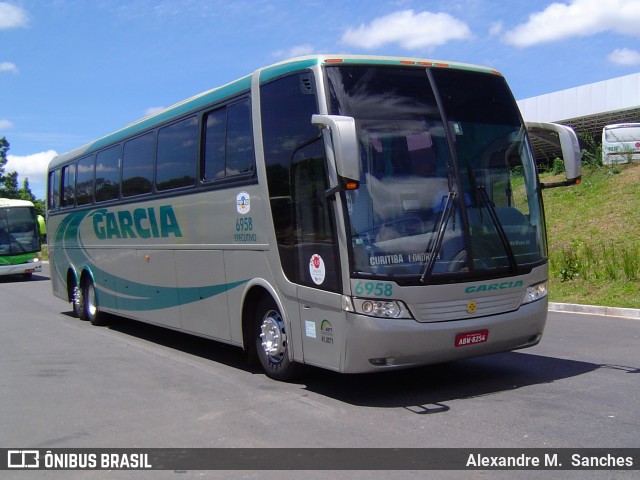 Viação Garcia 6958 na cidade de Ponta Grossa, Paraná, Brasil, por Alexandre M.  Sanches. Número da foto: #7115426.