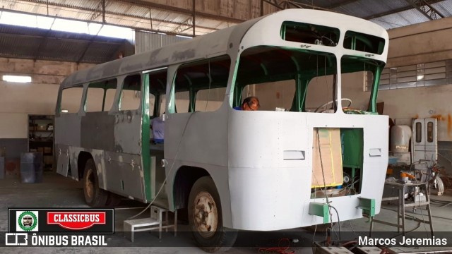 Ônibus Particulares 5A69 na cidade de Curitiba, Paraná, Brasil, por Marcos Jeremias. Número da foto: #7116949.