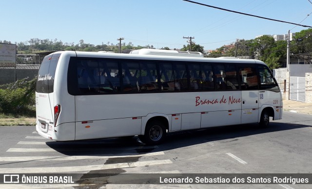 Branca de Neve Turismo 231 na cidade de Campinas, São Paulo, Brasil, por Leonardo Sebastiao dos Santos Rodrigues. Número da foto: #7121071.