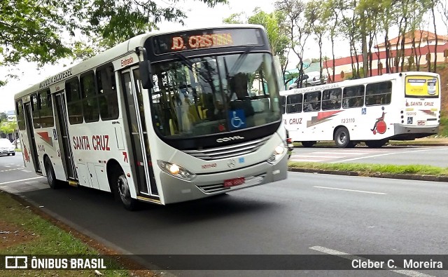 Viação Santa Cruz 101140 na cidade de Mogi Guaçu, São Paulo, Brasil, por Cleber C.  Moreira. ID da foto: 7127432.