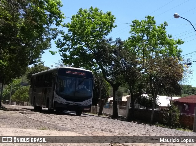 Viação Centro Oeste 240 na cidade de Santiago, Rio Grande do Sul, Brasil, por Mauricio Lopes. ID da foto: 7130020.