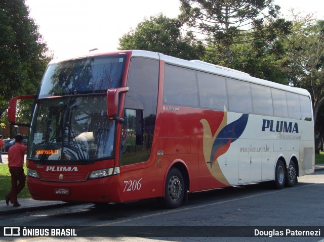 Pluma Conforto e Turismo 7206 na cidade de Curitiba, Paraná, Brasil, por Douglas Paternezi. ID da foto: 7130223.