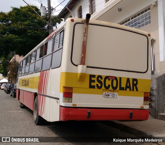 Escolares 1071 na cidade de Bonfim, Minas Gerais, Brasil, por Kaique Marquês Medeiros . Número da foto: #7129209.