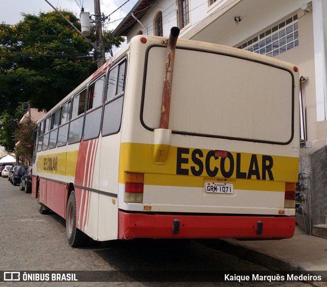 Escolares 1071 na cidade de Bonfim, Minas Gerais, Brasil, por Kaique Marquês Medeiros . ID da foto: 7129209.