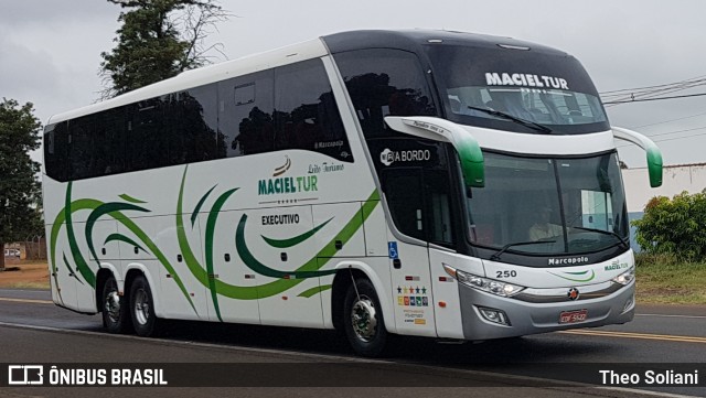 Maciel Tur 250 na cidade de Penápolis, São Paulo, Brasil, por Theo Soliani. Número da foto: #7221037.