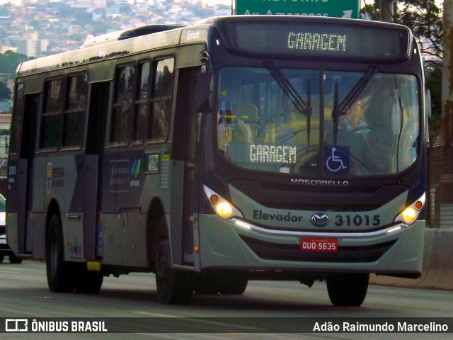 Via BH Coletivos 31015 na cidade de Belo Horizonte, Minas Gerais, Brasil, por Adão Raimundo Marcelino. ID da foto: 7225150.