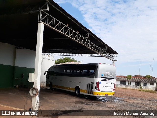 Empresa Cruz 43905 na cidade de Ibitinga, São Paulo, Brasil, por Edson Marcio  Amaragi. ID da foto: 7226557.