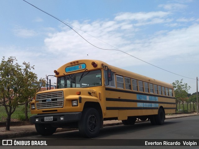 Ônibus Particulares 2 na cidade de Brotas, São Paulo, Brasil, por Everton Ricardo  Volpin. Número da foto: #7235985.