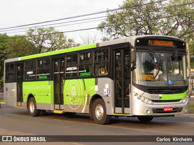 Viação Garcia 7049 na cidade de Maringá, Paraná, Brasil, por Carlos Kircheim. ID da foto: 7237100.