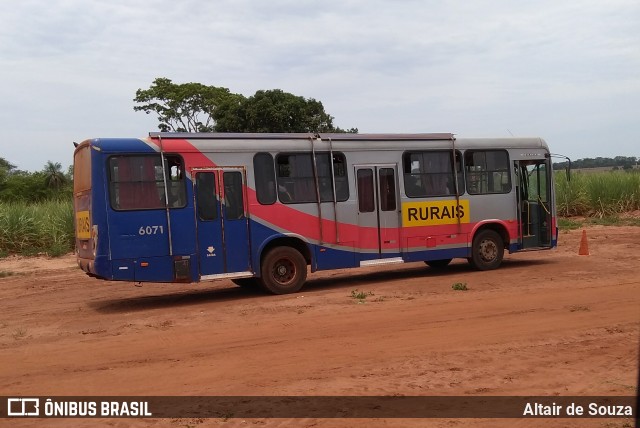 Expresso Itamarati 6071 na cidade de Santa Albertina, São Paulo, Brasil, por Altair de Souza. ID da foto: 7236417.