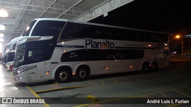 Planalto Transportes 2557 na cidade de Balneário Camboriú, Santa Catarina, Brasil, por André Luis L Furlan. ID da foto: 7241959.