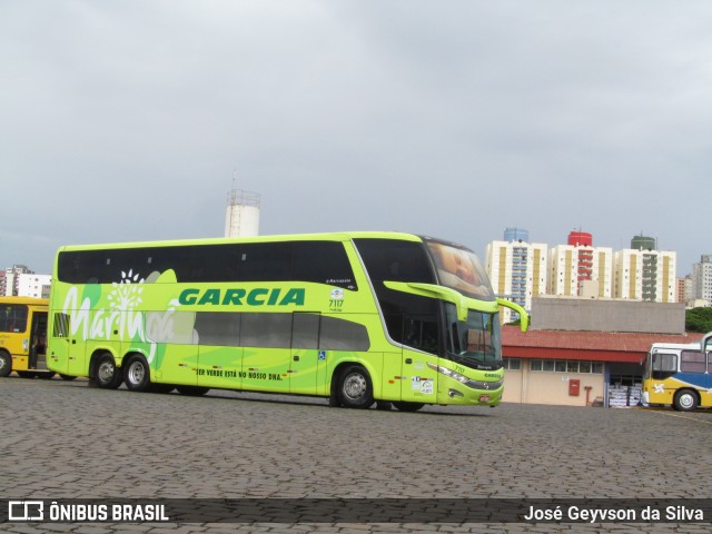 Viação Garcia 7117 na cidade de Londrina, Paraná, Brasil, por José Geyvson da Silva. Número da foto: #7242906.