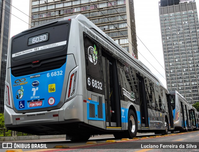 Transwolff Transportes e Turismo 6 6832 na cidade de São Paulo, São Paulo, Brasil, por Luciano Ferreira da Silva. Número da foto: #7249232.