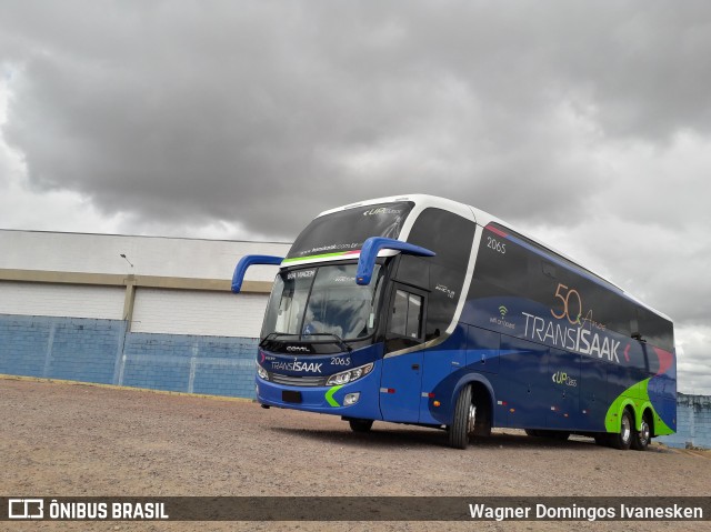 Trans Isaak Turismo 2065 na cidade de Curitiba, Paraná, Brasil, por Wagner Domingos Ivanesken. ID da foto: 7249141.