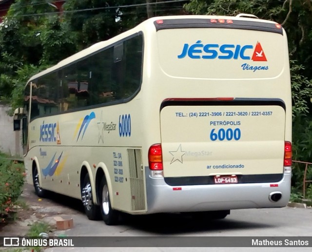 Jéssica Viagens 6000 na cidade de Petrópolis, Rio de Janeiro, Brasil, por Matheus Santos. ID da foto: 7247508.