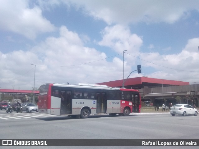 Pêssego Transportes 4 7594 na cidade de São Paulo, São Paulo, Brasil, por Rafael Lopes de Oliveira. Número da foto: #7247669.