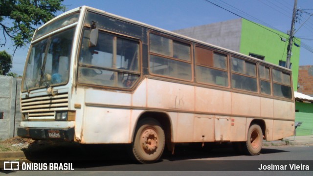 Ônibus Particulares 0001 na cidade de Curvelo, Minas Gerais, Brasil, por Josimar Vieira. Número da foto: #7248037.