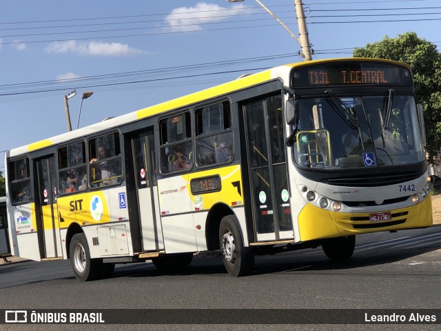 Autotrans Transportes Urbanos e Rodoviários 7442 na cidade de Uberlândia, Minas Gerais, Brasil, por Leandro Alves. ID da foto: 7247910.