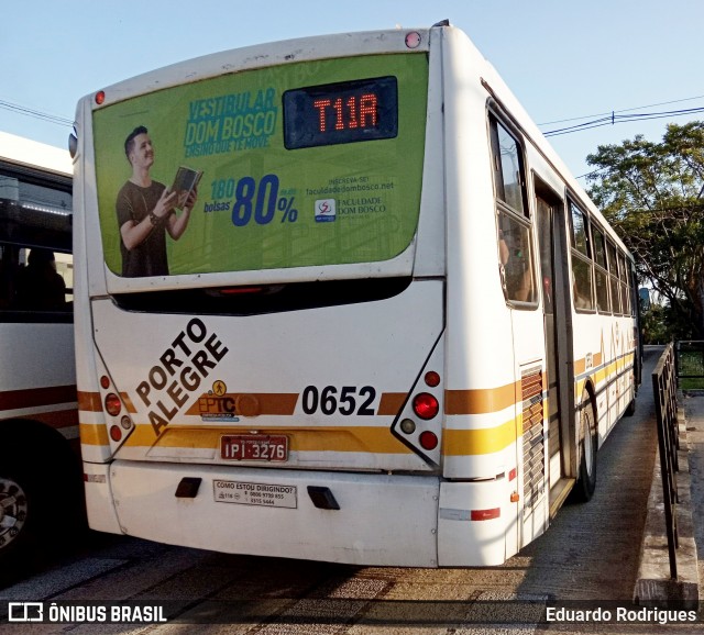 Companhia Carris Porto-Alegrense 0652 na cidade de Porto Alegre, Rio Grande do Sul, Brasil, por Eduardo Rodrigues. Número da foto: #7250734.