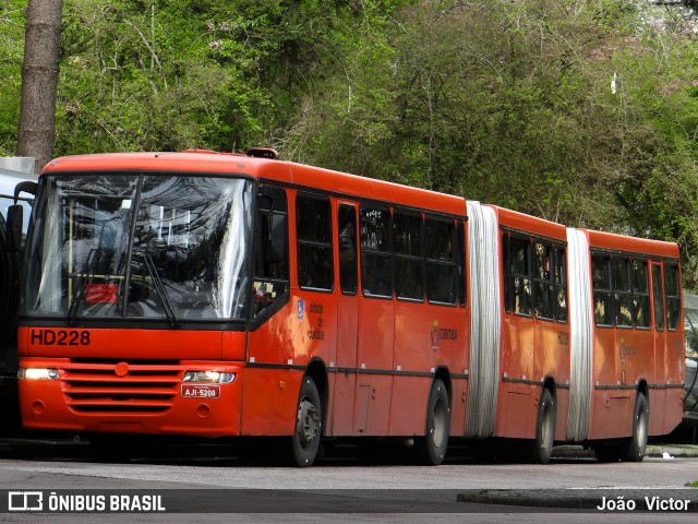 Auto Viação Redentor HD228 na cidade de Curitiba, Paraná, Brasil, por João Victor. ID da foto: 7252879.