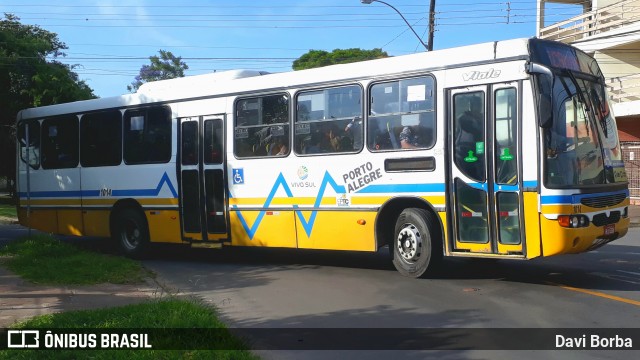 Trevo Transportes Coletivos 1014 na cidade de Porto Alegre, Rio Grande do Sul, Brasil, por Davi Borba. ID da foto: 7254218.