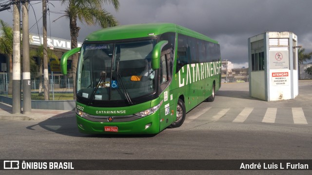 Auto Viação Catarinense 3352 na cidade de Balneário Camboriú, Santa Catarina, Brasil, por André Luis L Furlan. ID da foto: 7256799.