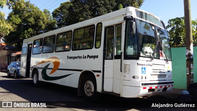 Transportes La Pampa S.A. SJB na cidade de Santa Cruz, Guanacaste, Costa Rica, por Alejandro Gutiérrez. Número da foto: #7256229.