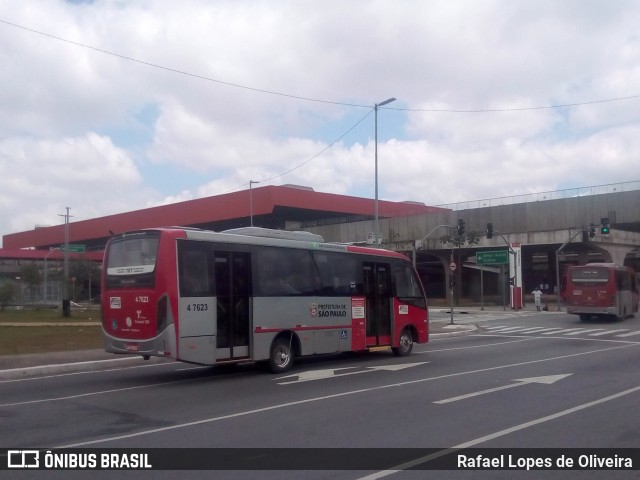 Pêssego Transportes 4 7623 na cidade de São Paulo, São Paulo, Brasil, por Rafael Lopes de Oliveira. ID da foto: 7256809.