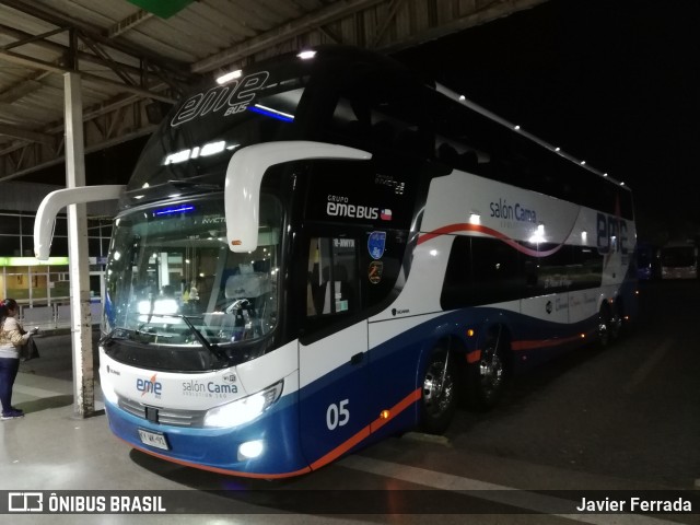 Pullman Eme Bus 05 na cidade de Chillán, Ñuble, Bío-Bío, Chile, por Javier Ferrada. Número da foto: #7261994.