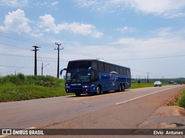 Ônibus Particulares 15 na cidade de Campo Mourão, Paraná, Brasil, por Elvio Antunes. Número da foto: #7262609.
