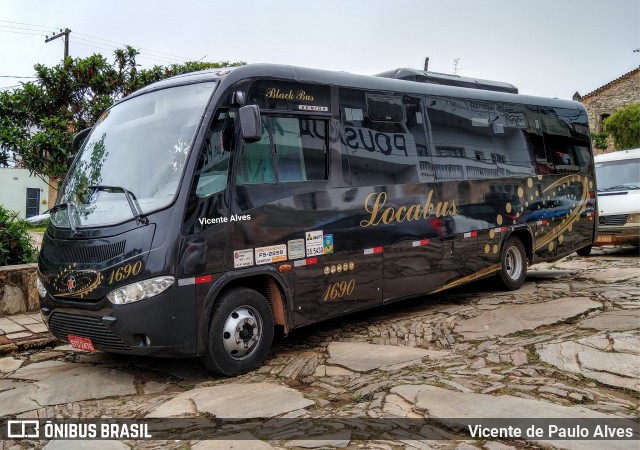 Locabus Locação e Transportes 1690 na cidade de São Thomé das Letras, Minas Gerais, Brasil, por Vicente de Paulo Alves. Número da foto: #7266188.