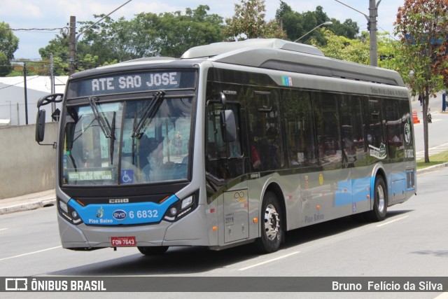 Transwolff Transportes e Turismo 6 6832 na cidade de São Paulo, São Paulo, Brasil, por Bruno  Felício da Silva. Número da foto: #7268803.