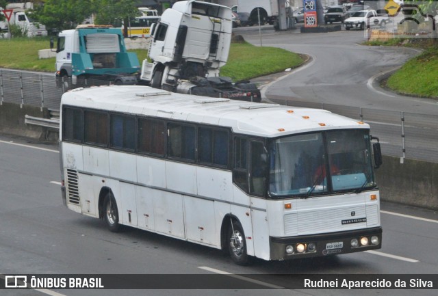 Ônibus Particulares 5685 na cidade de Arujá, São Paulo, Brasil, por Rudnei Aparecido da Silva. Número da foto: #7276295.