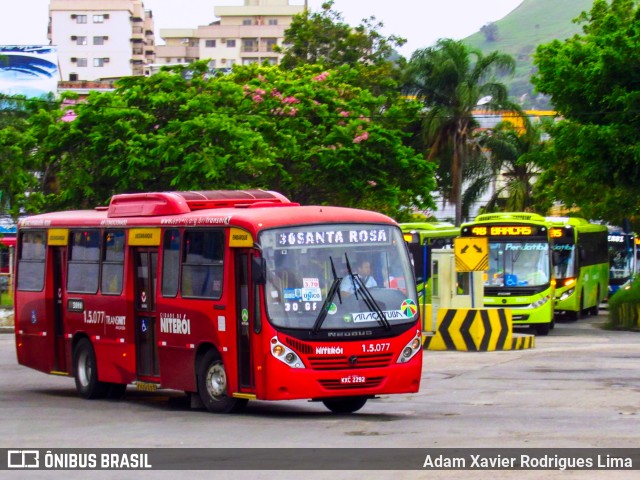 Viação Araçatuba 1.5.077 na cidade de Niterói, Rio de Janeiro, Brasil, por Adam Xavier Rodrigues Lima. Número da foto: #7203208.