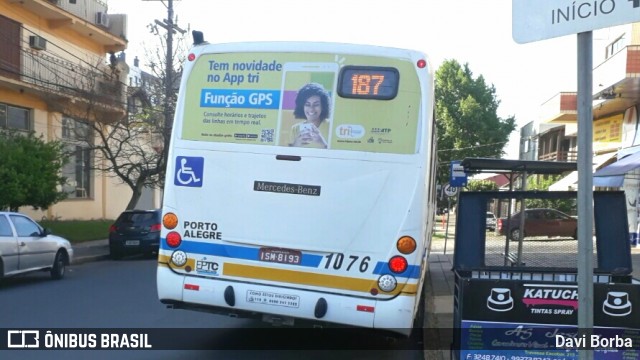 Trevo Transportes Coletivos 1076 na cidade de Porto Alegre, Rio Grande do Sul, Brasil, por Davi Borba. Número da foto: #7206219.