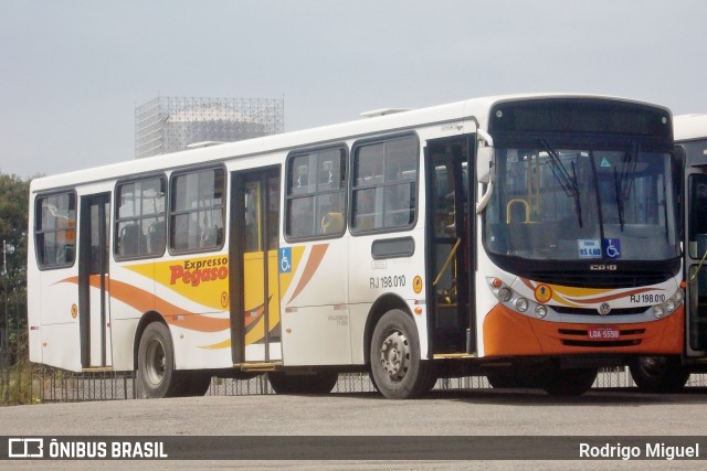 Expresso Pégaso RJ 198.010 na cidade de Rio de Janeiro, Rio de Janeiro, Brasil, por Rodrigo Miguel. ID da foto: 7207406.