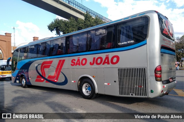 São João Turismo 4000 na cidade de Aparecida, São Paulo, Brasil, por Vicente de Paulo Alves. ID da foto: 7209438.