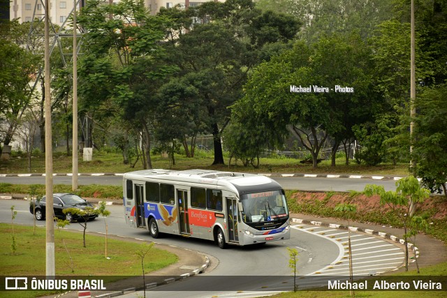 BBTT - Benfica Barueri Transporte e Turismo 5883 na cidade de Barueri, São Paulo, Brasil, por Michael  Alberto Vieira. Número da foto: #7218203.