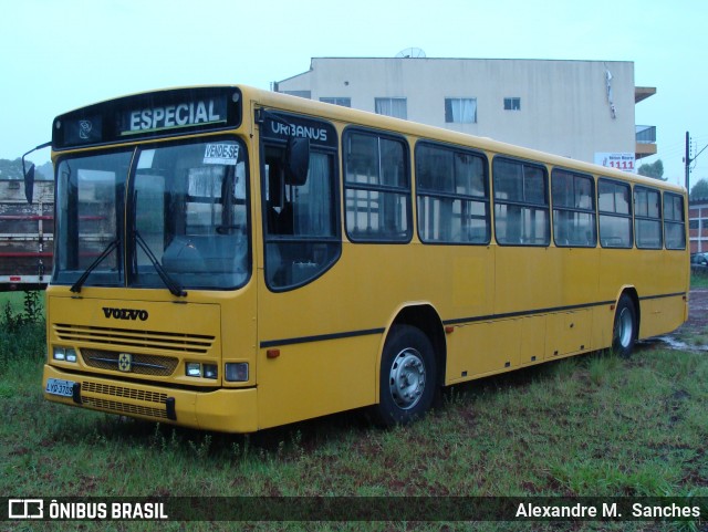 Ônibus Particulares  na cidade de Francisco Beltrão, Paraná, Brasil, por Alexandre M.  Sanches. ID da foto: 7285014.