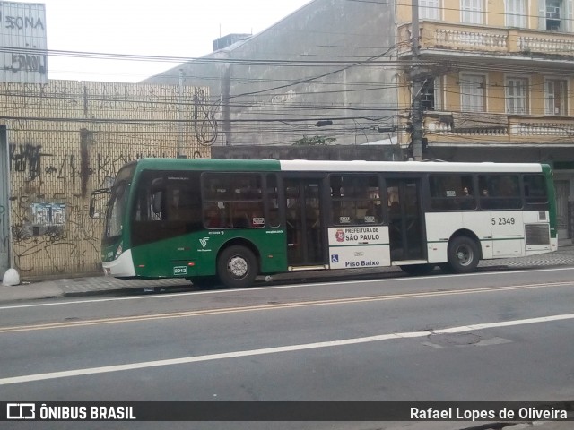 Via Sudeste Transportes S.A. 5 2349 na cidade de São Paulo, São Paulo, Brasil, por Rafael Lopes de Oliveira. ID da foto: 7317314.