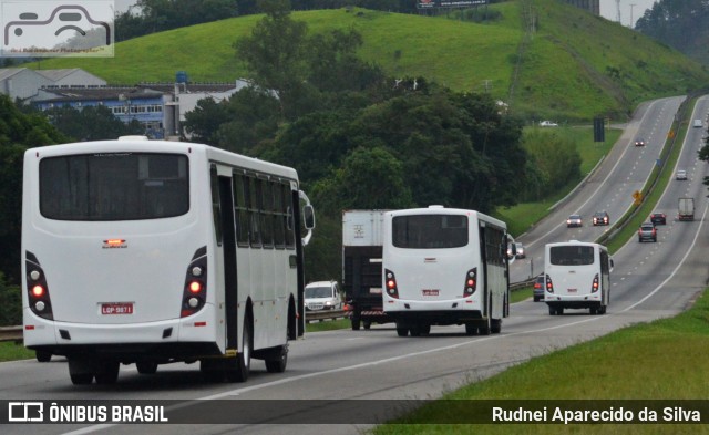 Ônibus Particulares 9871 na cidade de Santa Isabel, São Paulo, Brasil, por Rudnei Aparecido da Silva. ID da foto: 7316811.