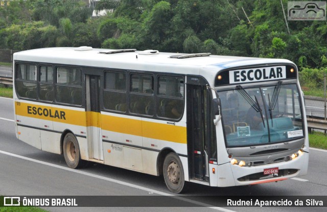 Escolares 1019 na cidade de Santa Isabel, São Paulo, Brasil, por Rudnei Aparecido da Silva. Número da foto: #7320876.