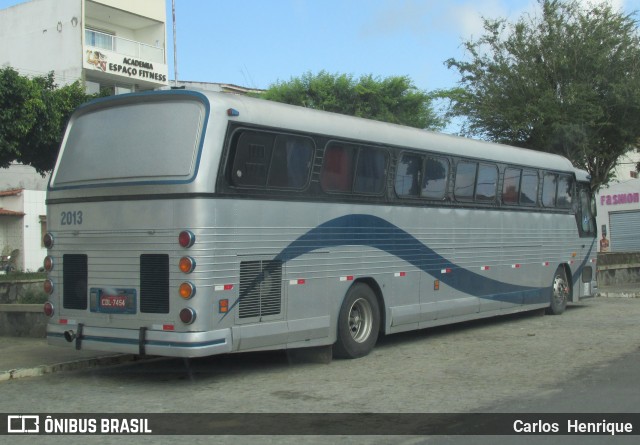 Ônibus Particulares 2013 na cidade de Conceição do Coité, Bahia, Brasil, por Carlos  Henrique. Número da foto: #7321638.