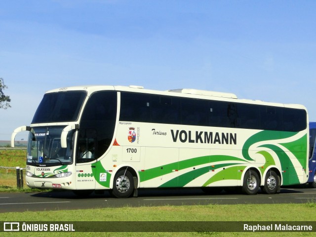 Empresa de Transportes Coletivos Volkmann 1700 na cidade de Barretos, São Paulo, Brasil, por Raphael Malacarne. Número da foto: #7335766.