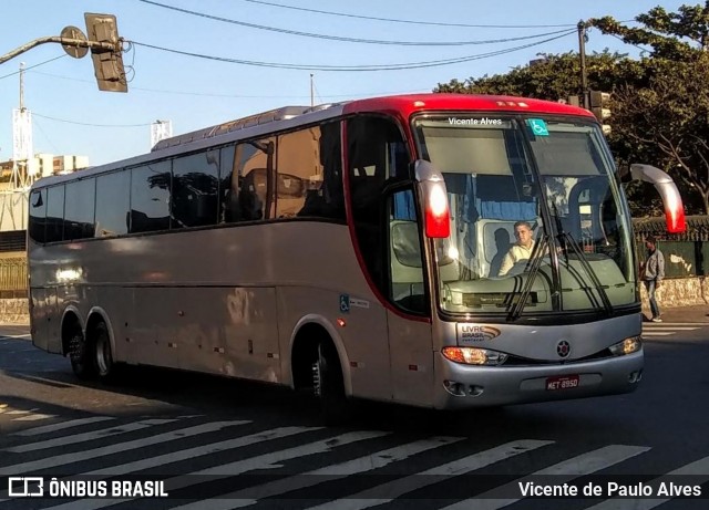 Ônibus Particulares 8950 na cidade de Belo Horizonte, Minas Gerais, Brasil, por Vicente de Paulo Alves. ID da foto: 7337083.