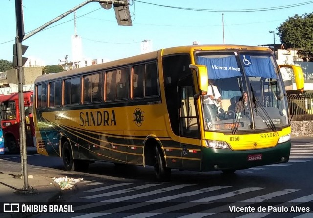 Viação Sandra 0250 na cidade de Belo Horizonte, Minas Gerais, Brasil, por Vicente de Paulo Alves. Número da foto: #7338917.